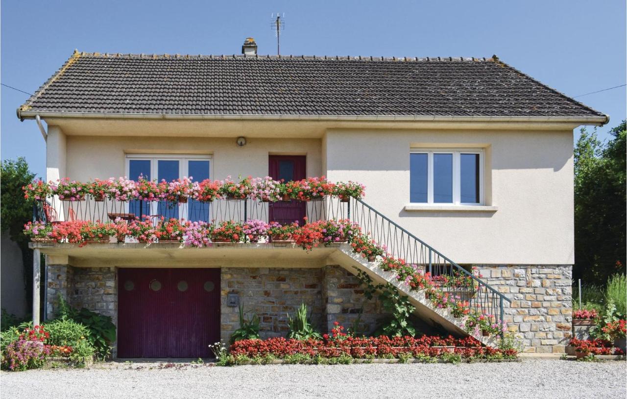 Holiday Home In Montsernelle Lithaire Exterior photo